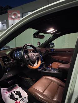 جیپ گراند شیرۆکی